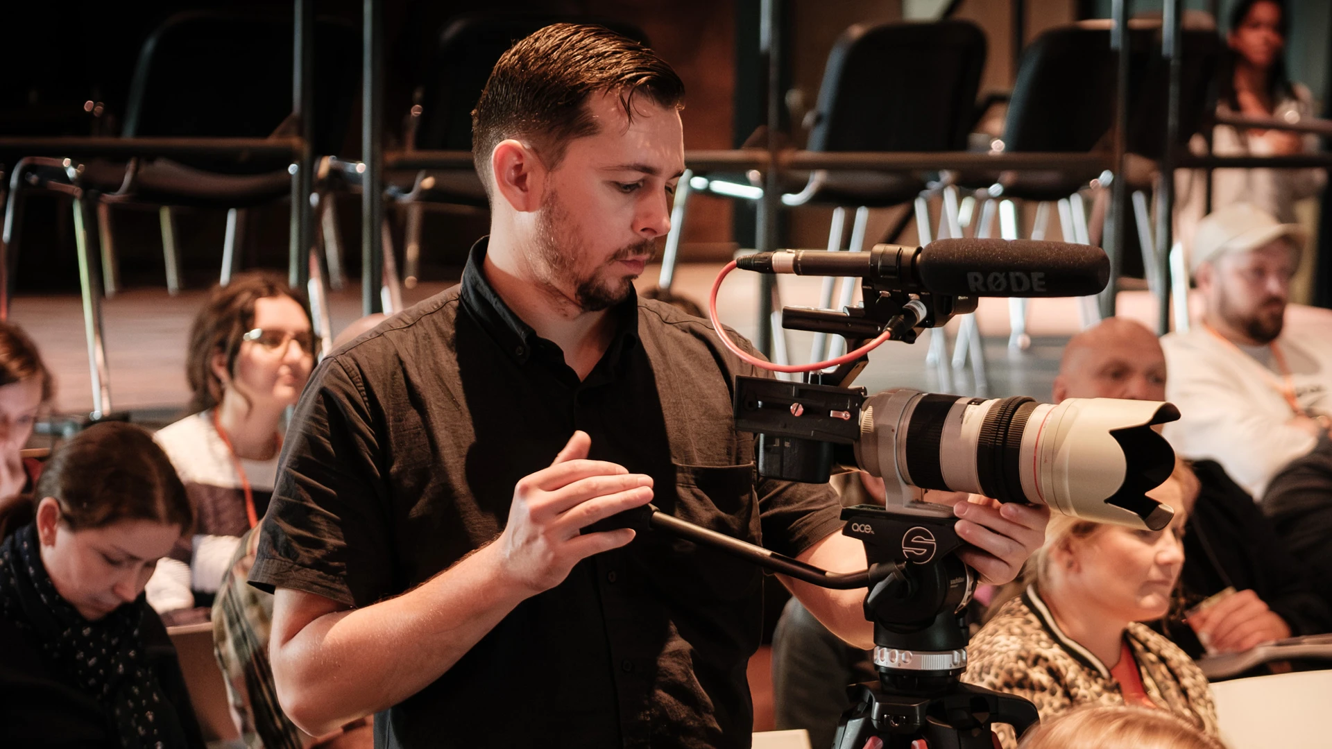 Professionelle Dokumentation einer Veranstaltung – Kameramann für Event-, Kongress- und Messefilme