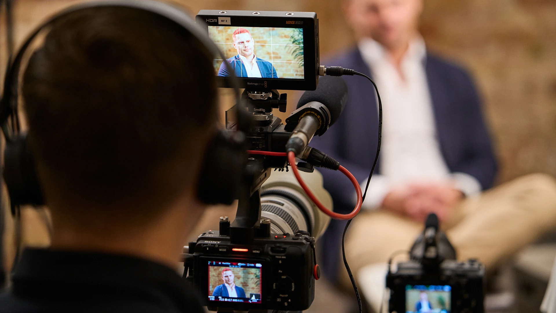Kameramann Armin Müller bei Dreharbeiten für einen Imagefilm – professioneller Kameramann für Imagefilme und Eventfilm aus Berlin