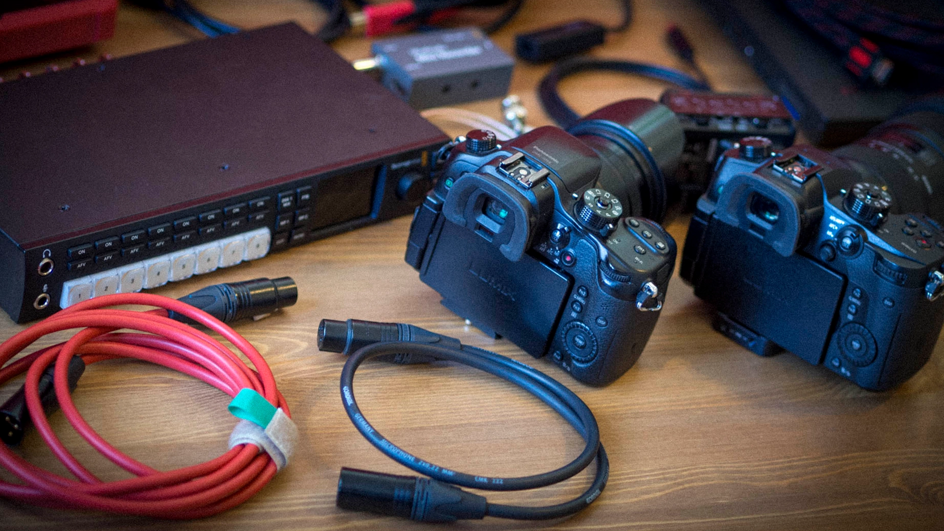 Livestreaming-Setup mit mehreren Kameras, ATEM Bildmischer und professionellem Videoequipment – Videoproduktion für Live-Events aus Berlin